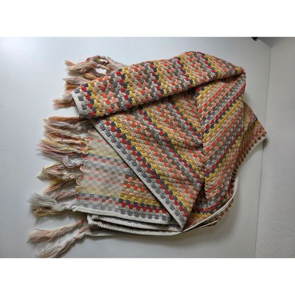 WORLD MARKET Red Yellow Blue Sculpted Dot Knotted Fringe Bath Towel 28x54 -Qty 1 - Picture 2 of 7